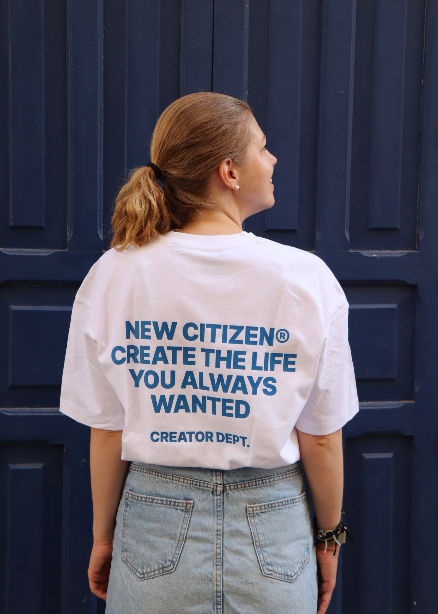 Camiseta Oversize Blanca - Create The Life You Always Wanted I New Citizen. Con lema motivador, corte para hombre y 100% algodón. Diseña paso a paso la vida que siempre soñaste y viste con estilo urbano.