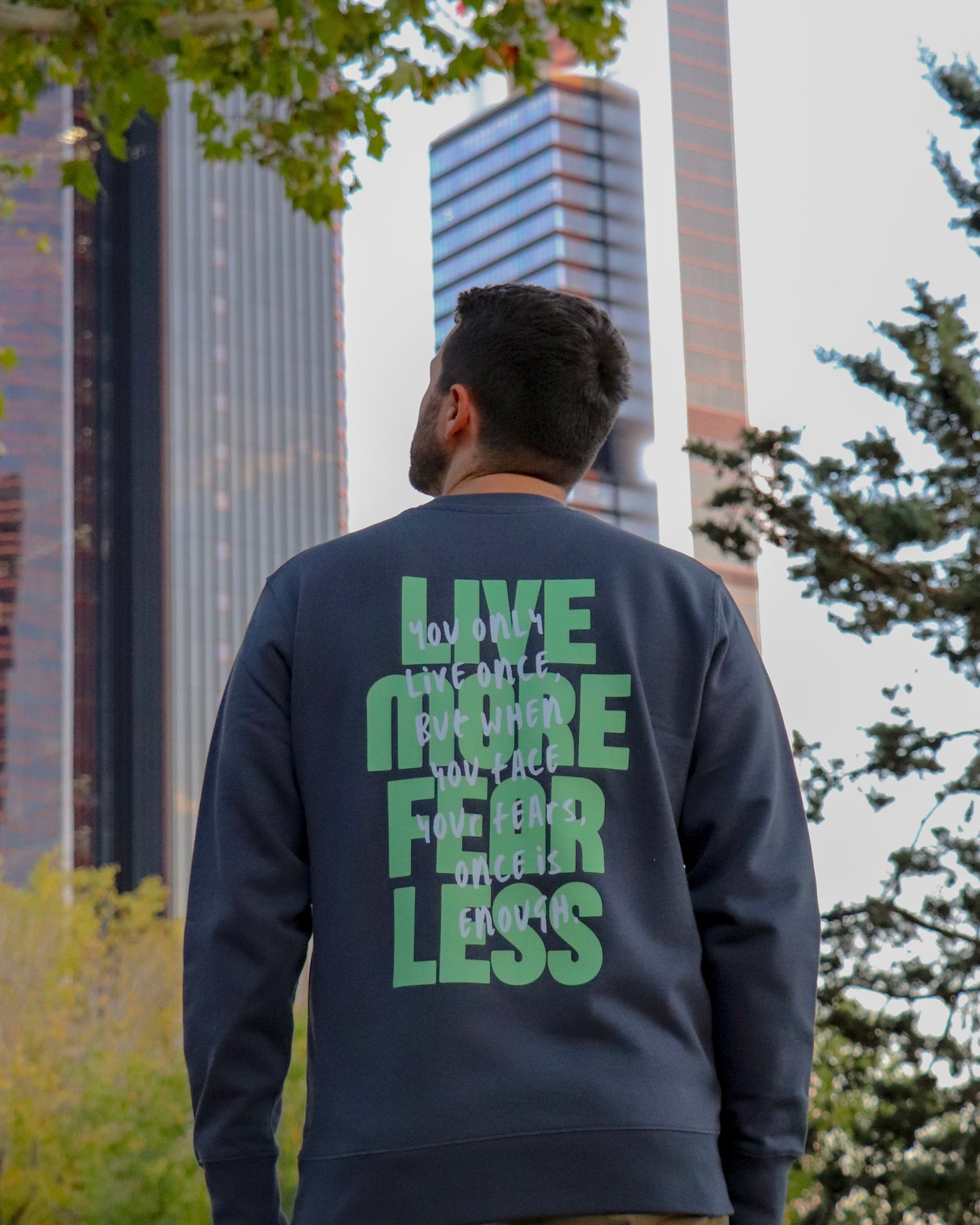 Live More Fear Less – Sudadera Azul Marino Unisex - New Citizen